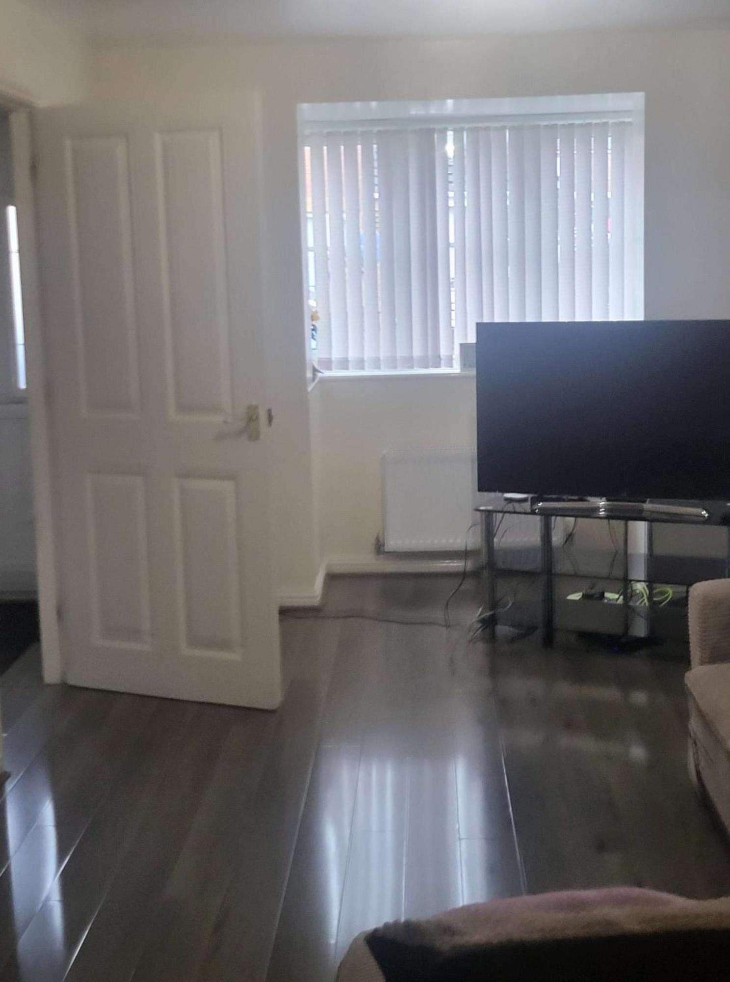 L&lstays 3 Everside Drive Apartment *